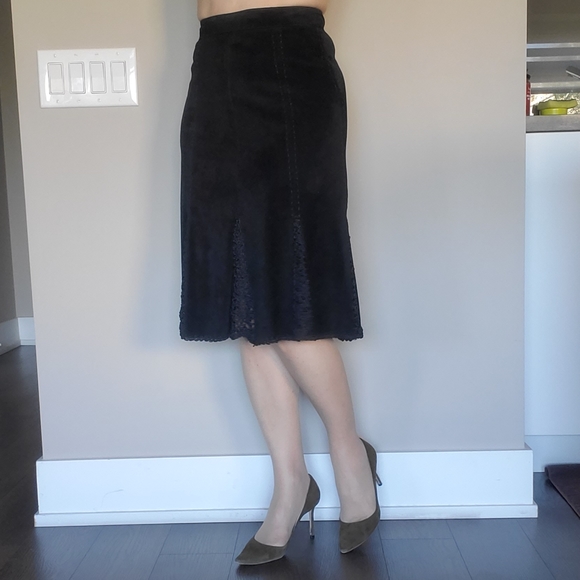 ๐ HOST PICK ๐ Danier Suede A-line Skirt - Picture 6 of 17